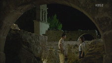 Still from Descendants of the Sun S1E4