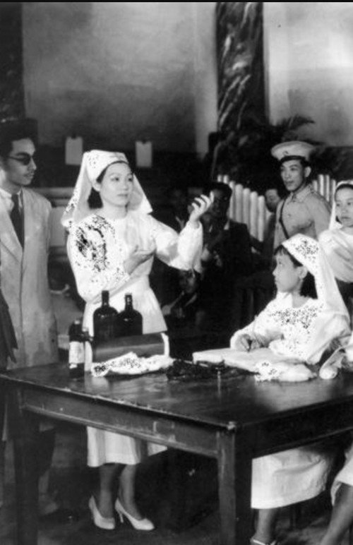Ge nu bai mu dan