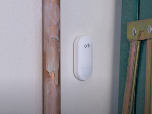 Arlo All-in-One Sensor - 8 in 1 with Open/Close Detection, Motion Sensor, Water Leak Detection, Freeze Detection, Tilt Detection, Smoke Alarm Listening, CO Alarm Listening - 1 Pack, Add-On, MS1001​ — product image