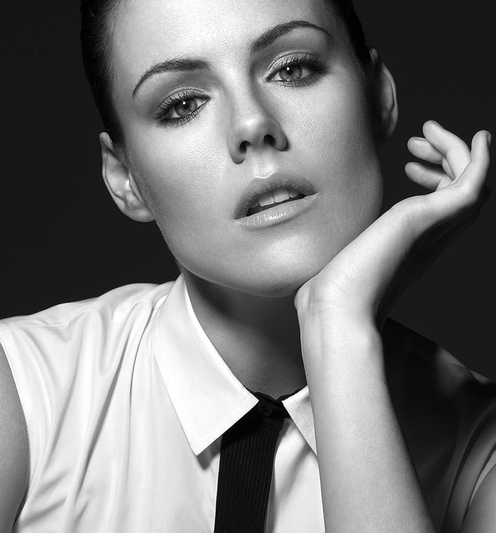 Kathleen Robertson(I)